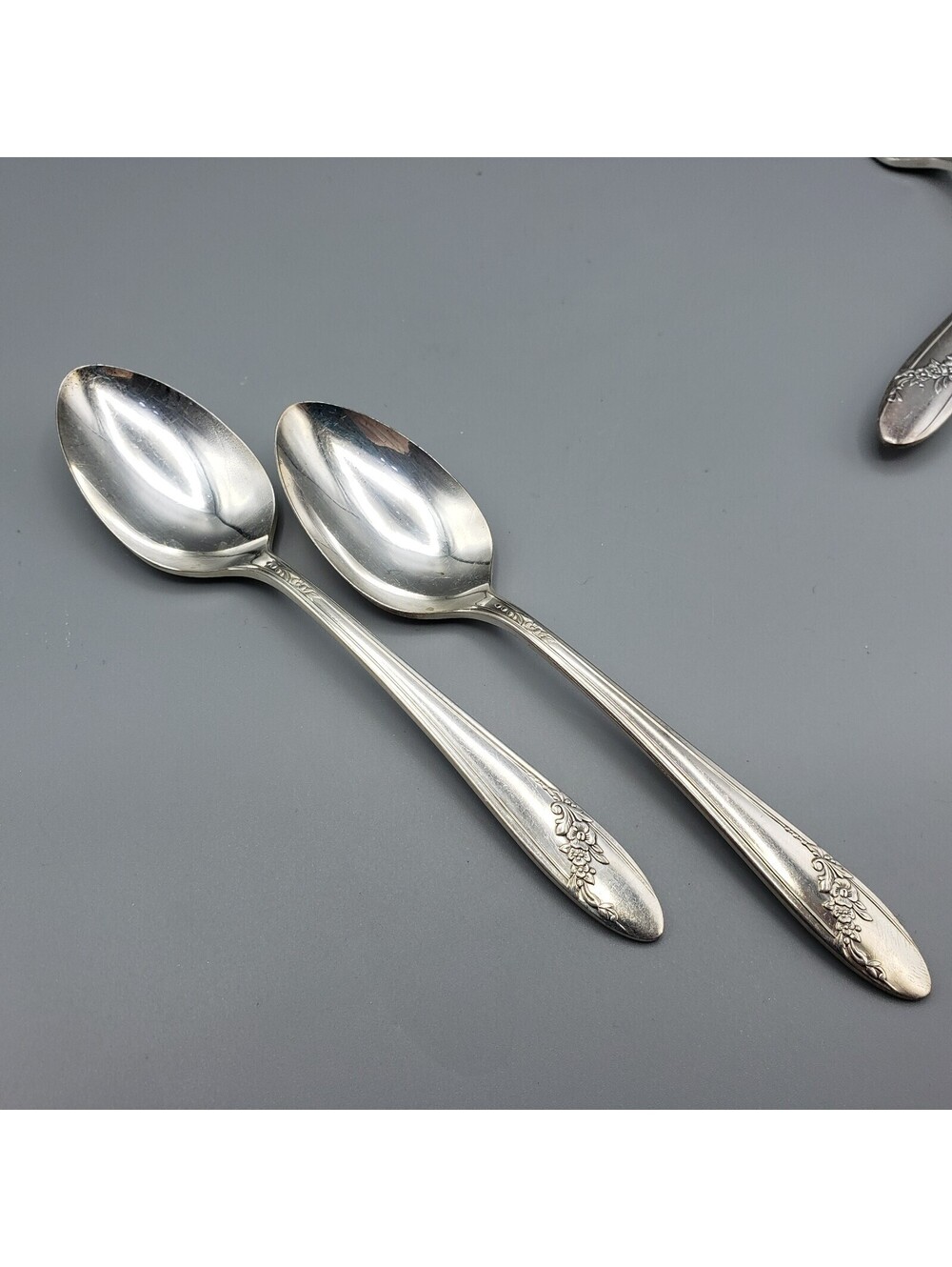 Oneida Community Tudor Plate Silverplate Teaspoon Queen Bess 1946 Flatware QTY 2
